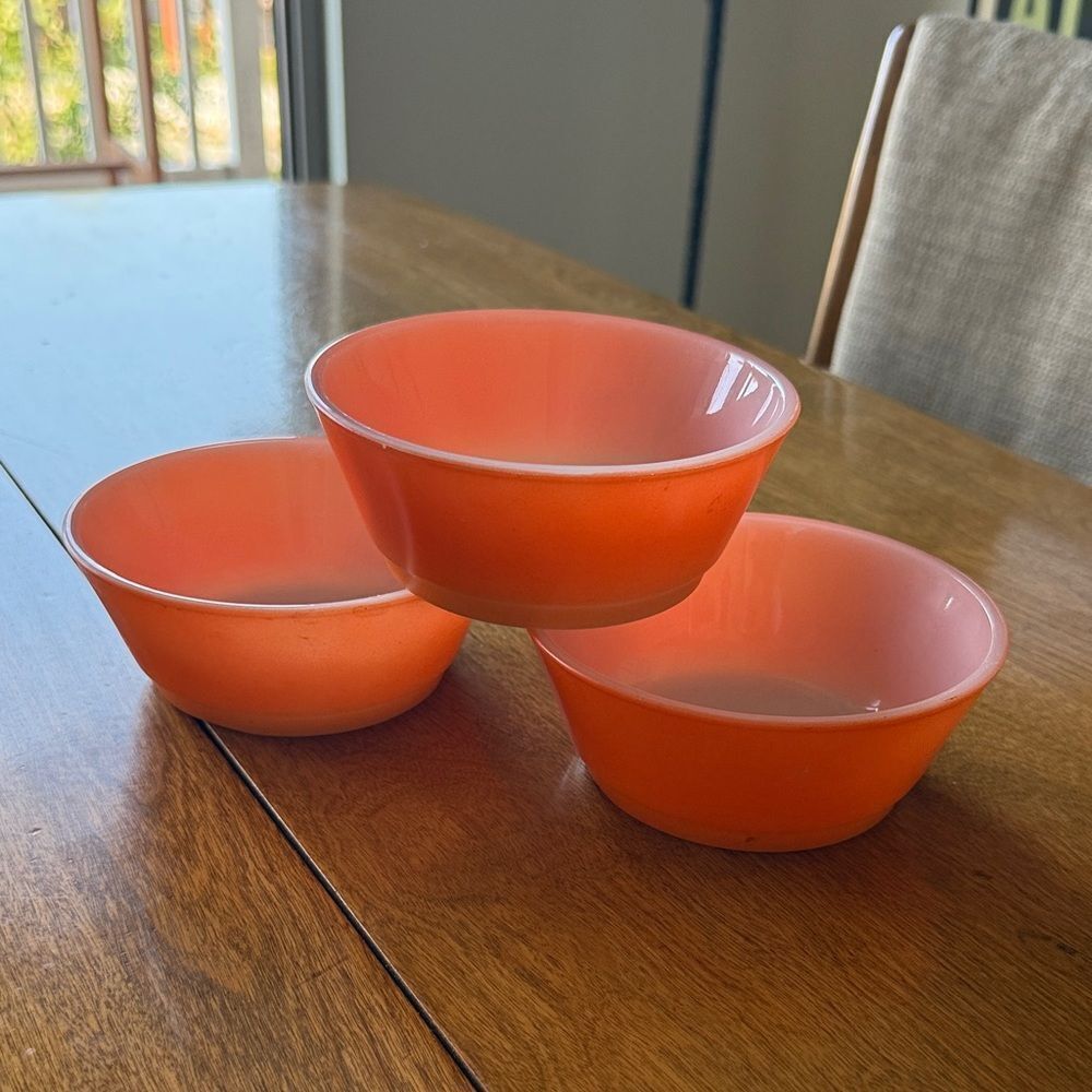 Set of 3 Anchor Hocking cereal bowls